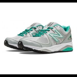 New Balance Women’s WIDE 1540V2 Running Shoes